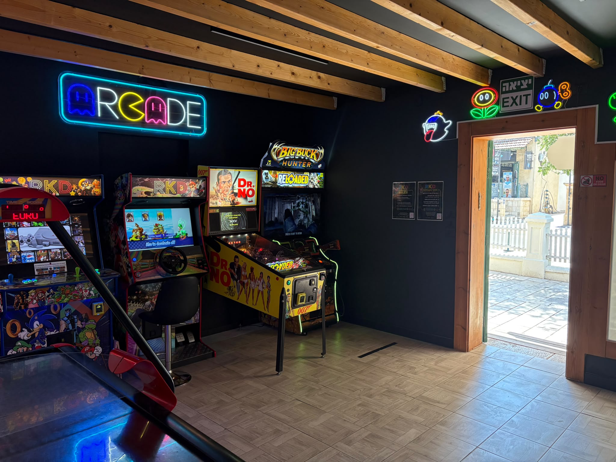 Inside RKD Arcade